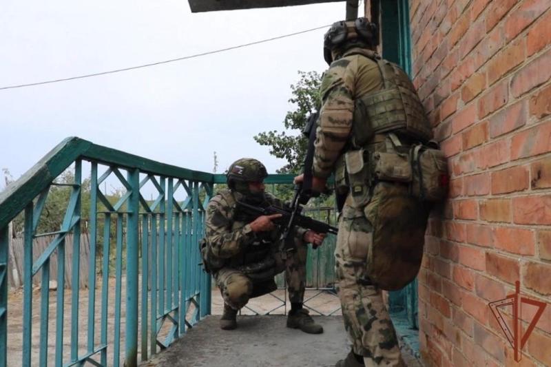 Росгвардейцы нашли антироссийскую литературу в Запорожской област