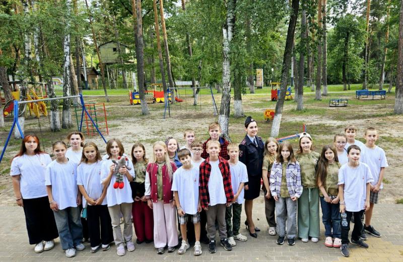 Транспортные полицейские в очередной раз напомнили несовершеннолетним о правилах поведения на железнодорожном транспорте