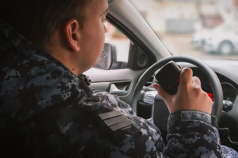 Росгвардейцы задержали напавших на курьера службы доставки злоумышленников