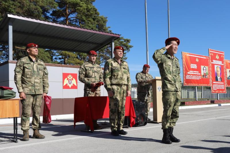 Кузбасский «Волк» удостоен высшего символа спецназа Росгвардии – крапового берета