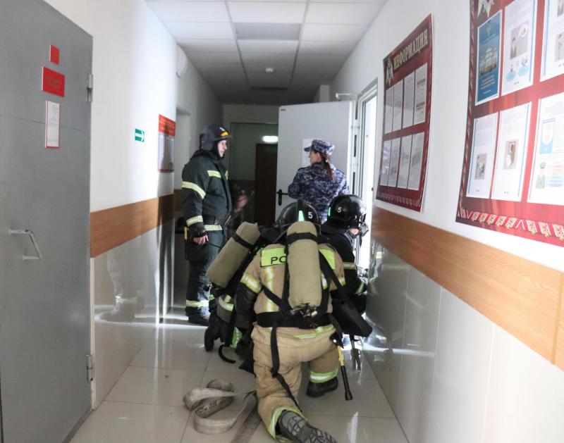 На Чукотке прошли совместные пожарно-тактические занятия Росгвардии и МЧС