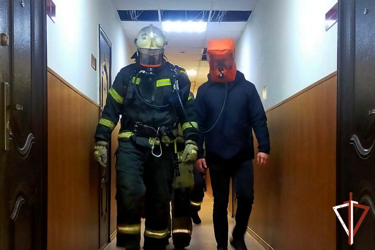 Совместную пожарно-тактическую тренировку провели Росгвардия и МЧС в Кургане