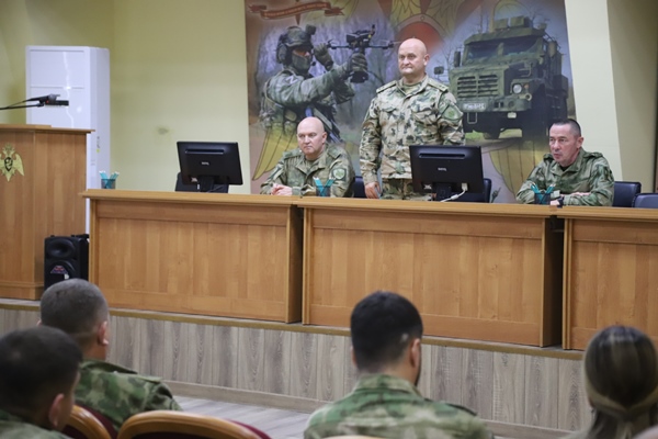 Личному составу ОГВ(с) представлен новый командующий