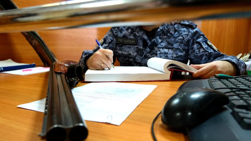 Сотрудники Росгвардии проверили за неделю более 100 владельцев оружия в Тамбовской области