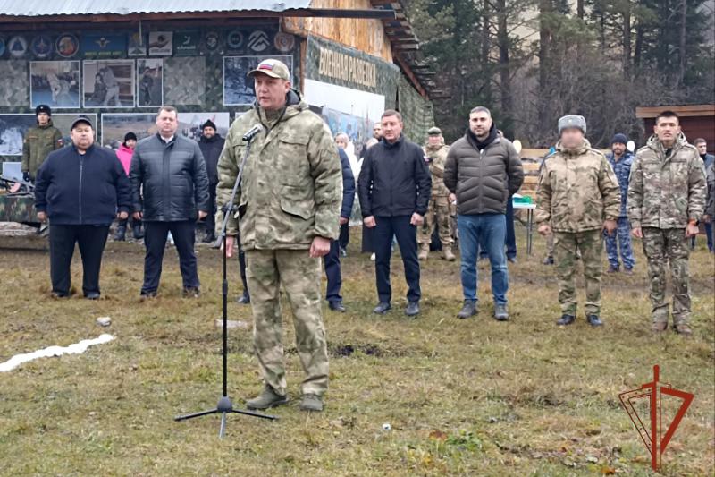 Сотрудники ОМОН провели военно-спортивную эстафету для допризывной молодежи