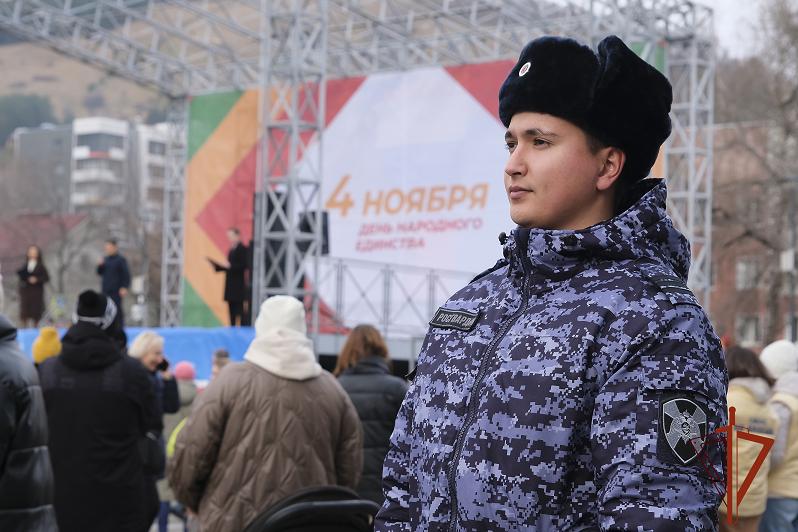 Росгвардия обеспечила безопасность массовых мероприятий в ознаменование Дня народного единства в Горно-Алтайске