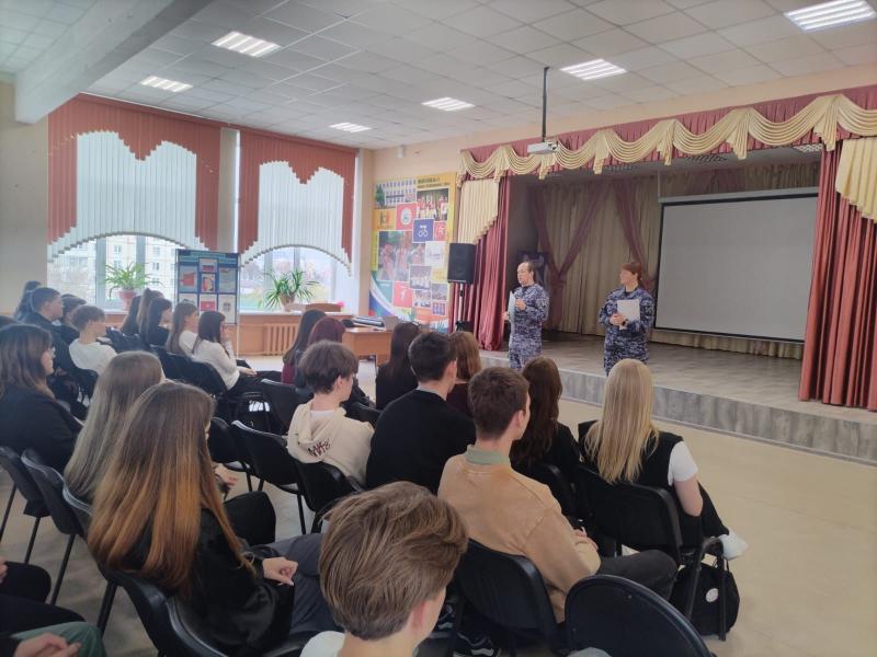 Росгвардейцы рассказали орловским школьникам о своей службе