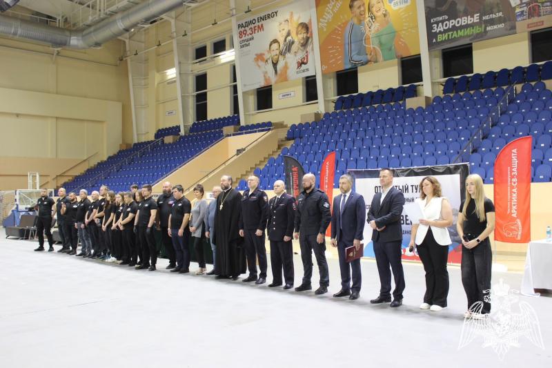 Офицер регионального управления Росгвардии по Смоленской области выступил с приветственным словом перед участниками открытого спортивного турнира