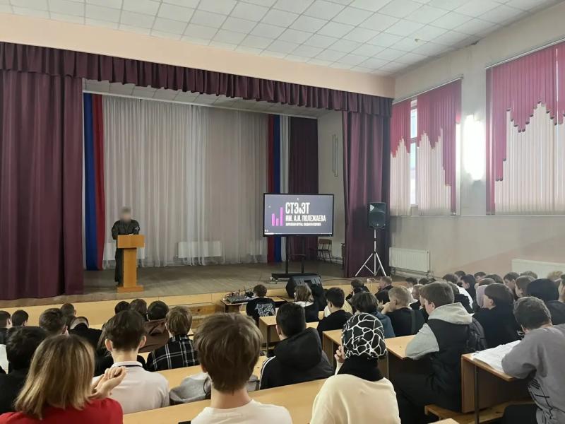 В Мордовии боец спецназа Росгвардии провел урок профориентации