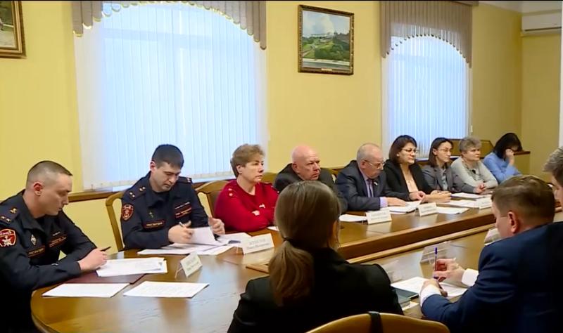 В Мордовии росгвардейцы приняли участие в заседании по вопросам летнего отдыха детей