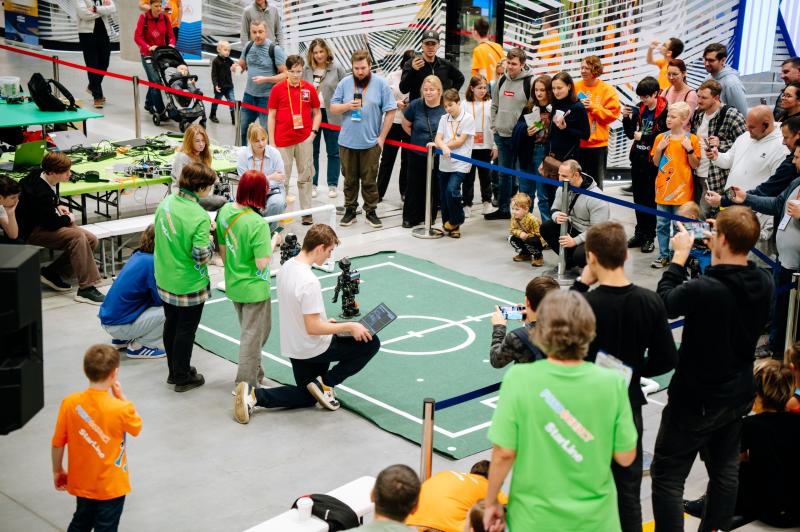 Международный фестиваль робототехники «РобоФинист 2025» завершился в Кронштадте