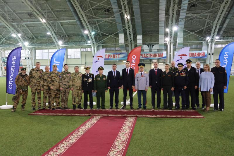 В Мордовии заместитель начальника территориального управления Росгвардии принял участие в торжественном открытии смотра строя и песни