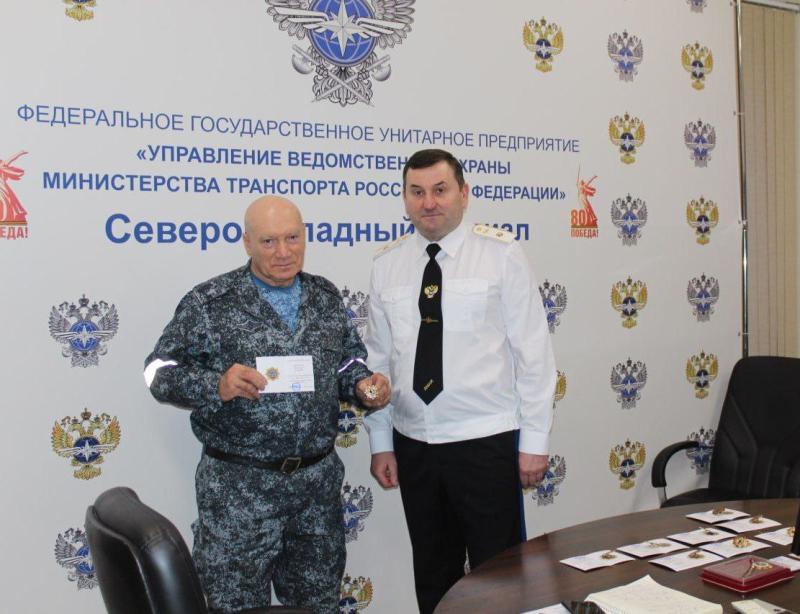 31 работник ведомственной охраны Минтранса России из Санкт-Петербурга награжден за работу в летний период на стратегически важном объекте федерального значения