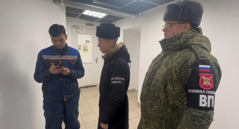 Военные следователи в Мурманске искали граждан, не вставших на воинский учет