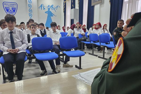 Представители ОГВ(с) провели урок Мужества для старшеклассников Грозного