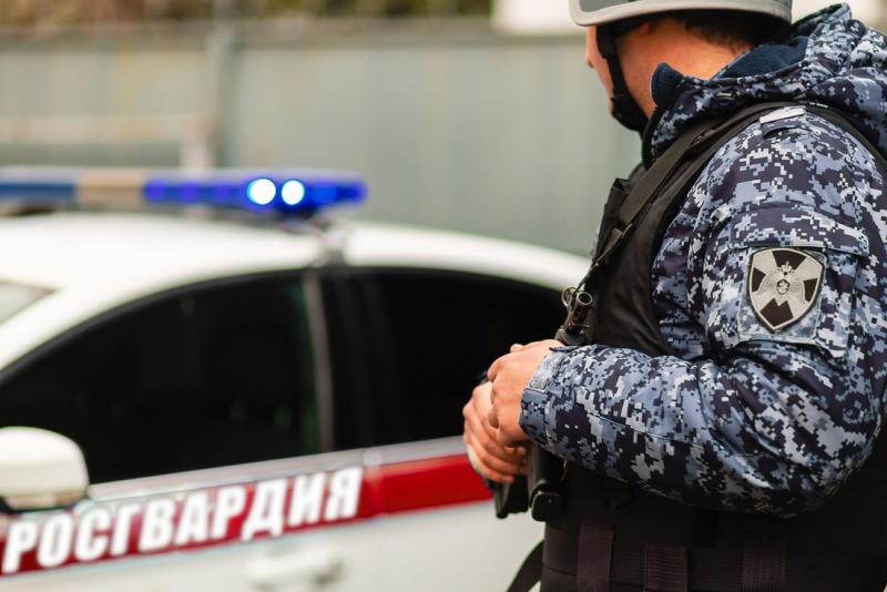 Росгвардейцы задержали нетрезвого дебошира, который пытался проникнуть на спортивный объект