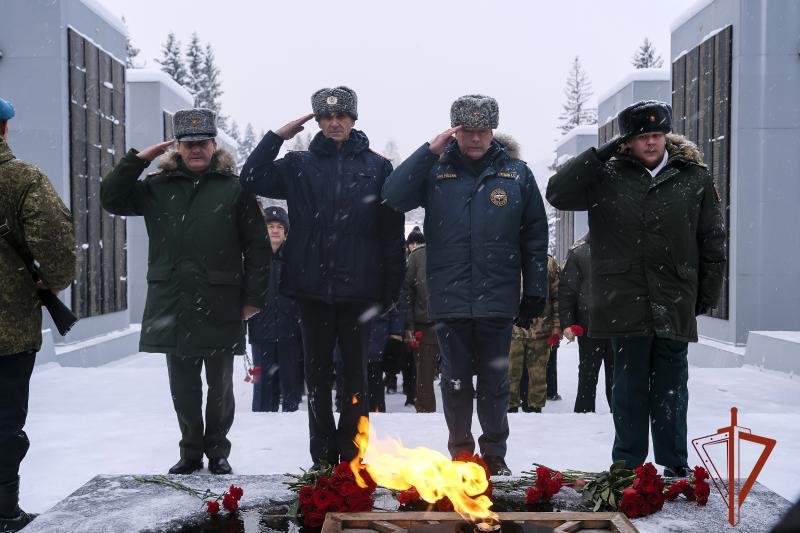 Росгвардейцы Республики Алтай приняли участие в мероприятиях, посвященных Дню Героев Отечества