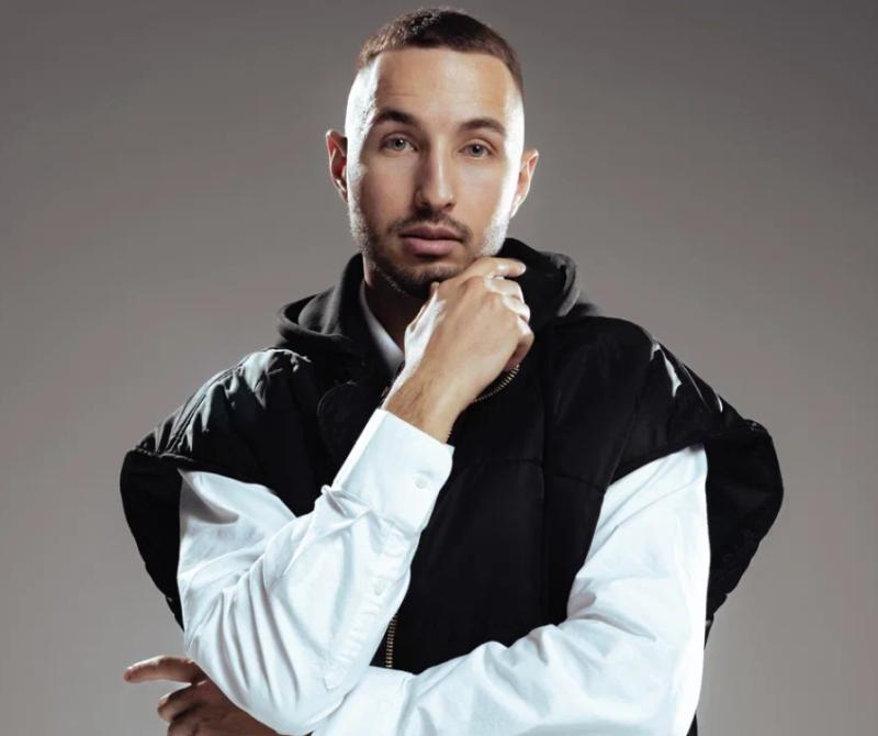 Заключительный поп-рок сингл харизматичного артиста в 2025 году