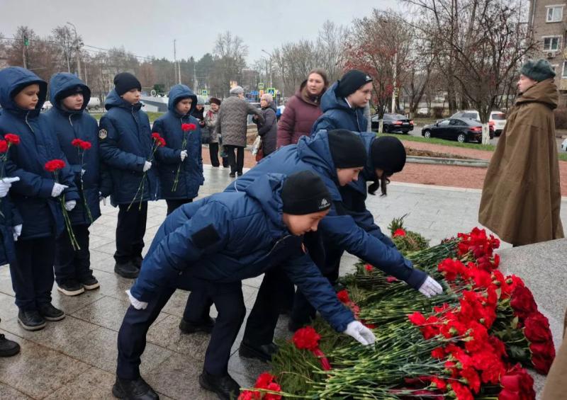 Росгвардейцы и кадеты почтили память героев битвы под Москвой в Подмосковье