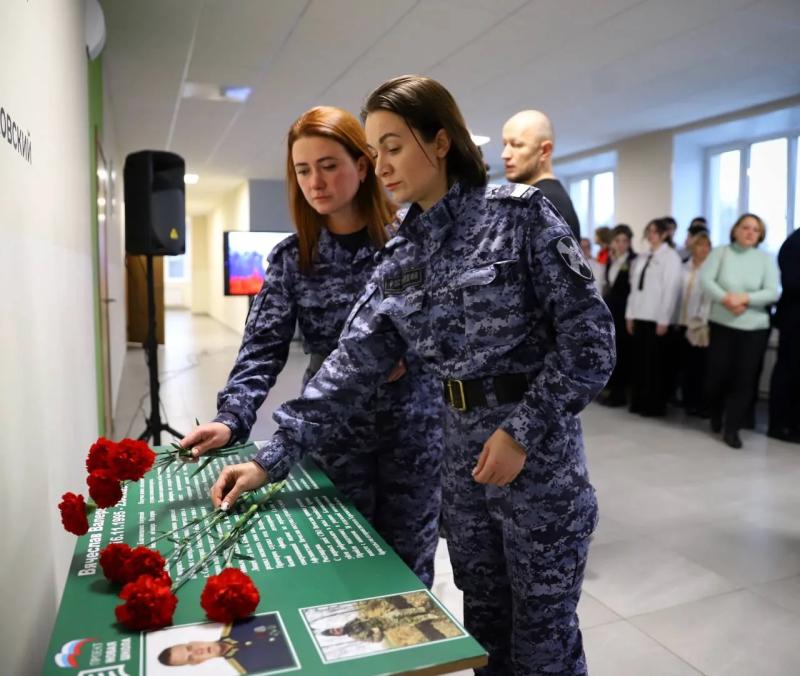 Росгвардейцы приняли участие в открытии Парты Героя в Подмосковье