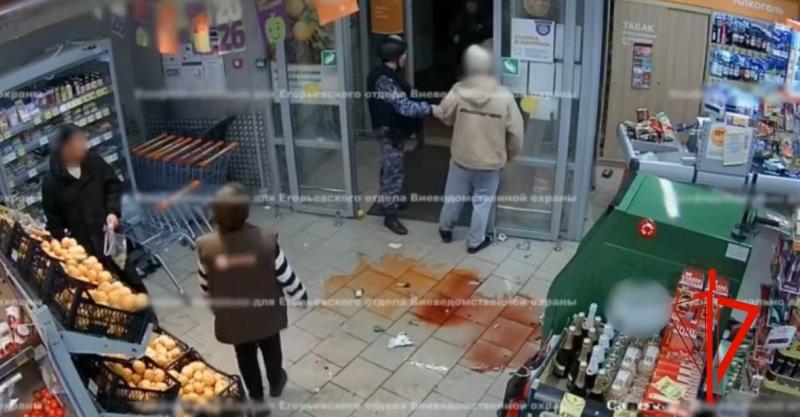 Росгвардейцы задержали мужчину, устроившего погром в сетевом магазине в
Егорьевске