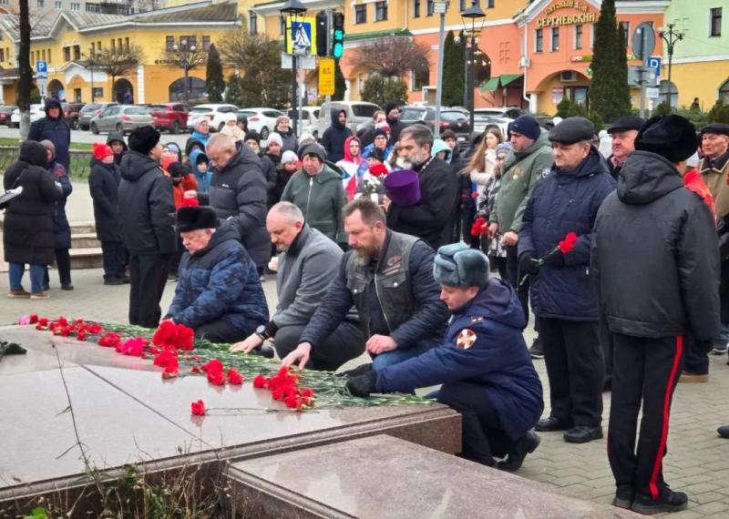 Росгвардейцы приняли участие в памятных мероприятиях ко Дню Героев Отечества в Подмосковье