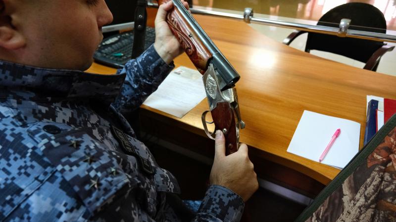 Сотрудники Росгвардии проверили за две недели более 100 владельцев оружия в Тамбовской области