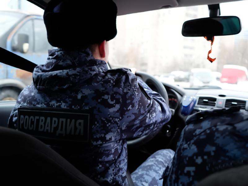 Росгвардейцы защитили работницу охраняемой торговой точки от угрозы бывшего супруга