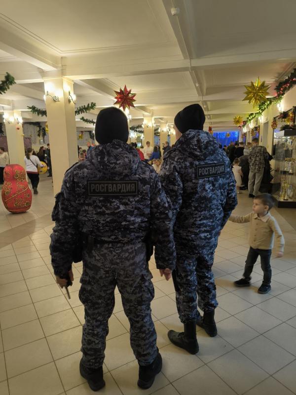 Новогодний праздник для детей участников СВО прошёл во Дворце культуры им. Г. Конина