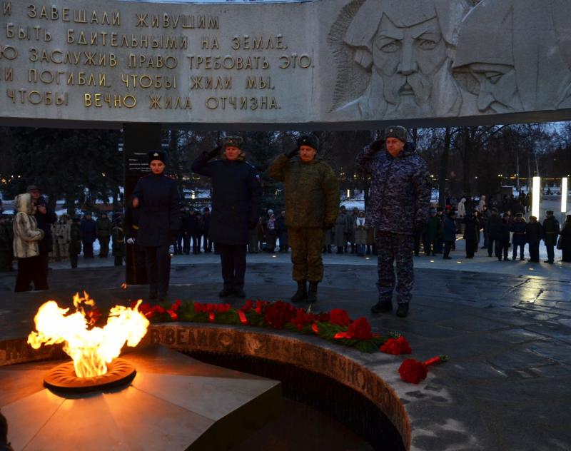 Офицер Росгвардии принял участие в церемонии возвращения Вечного огня на Соборную площадь города Тамбова