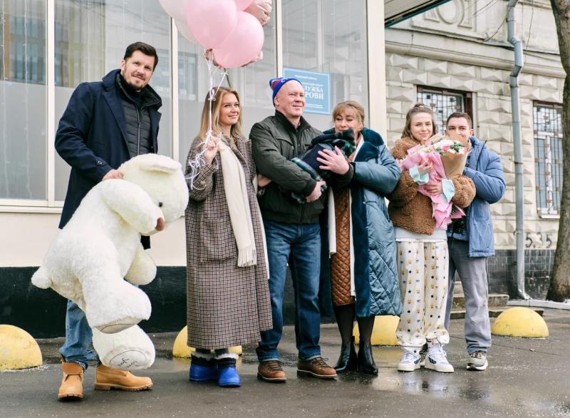 ТНТ продлевает «Праздники» на четвертый сезон: проект закрепил статус суперхита