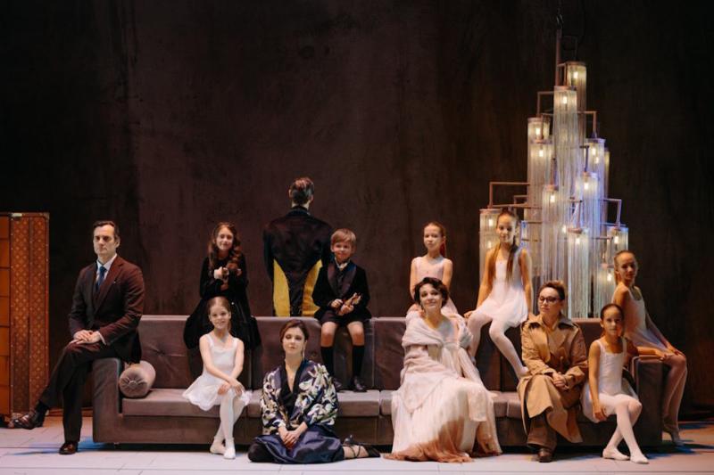 Топ 3 самых неожиданных и ярких спектаклей начала года