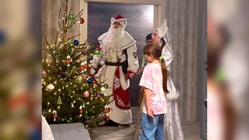 В Татарстане «Дед Мороз специального назначения» посетил семьи военнослужащих казанского полка Росгвардии